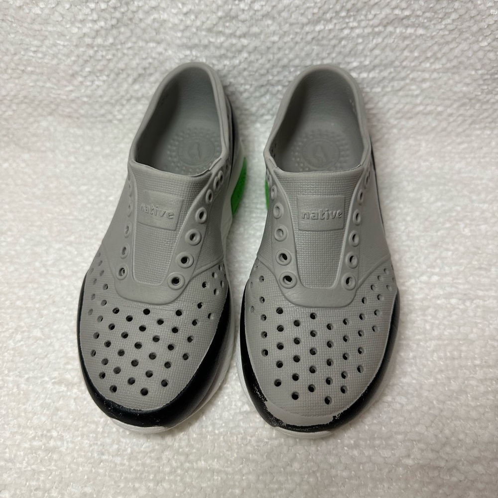 Native kids shoes size C 11